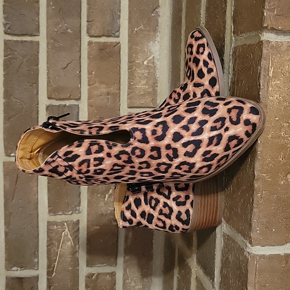 QUPID‎ Leopard Print Booties Womens 6.5